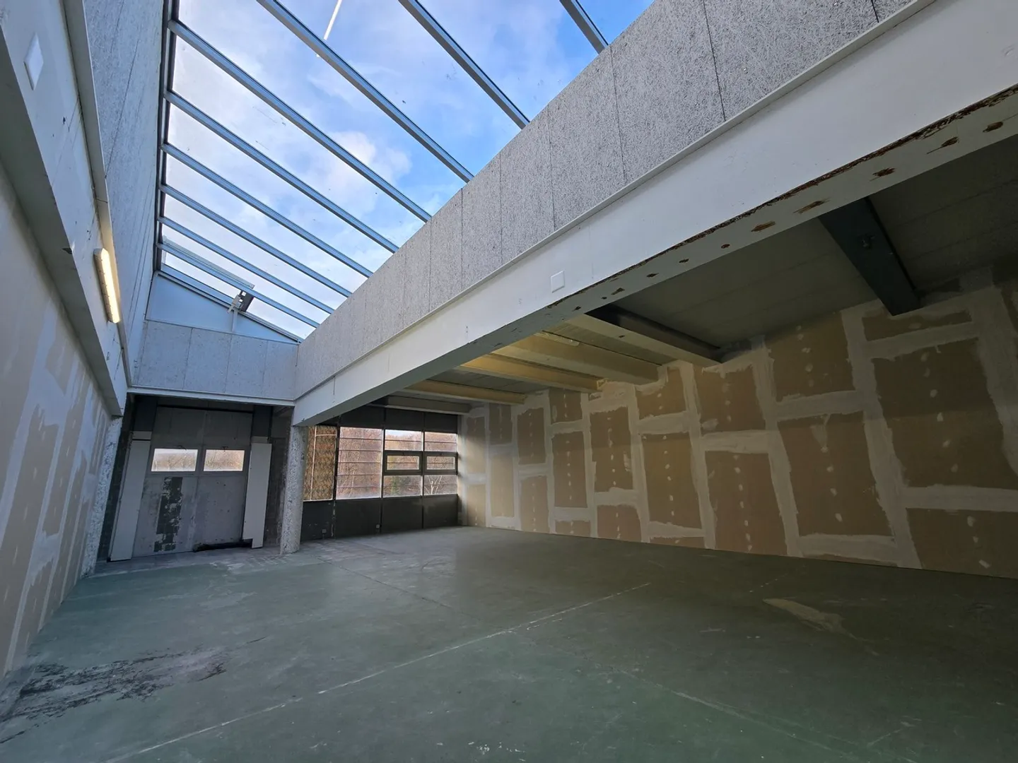 Excellent location - Workshop / storage - 97m² - Crissier - Photo 1 of 9