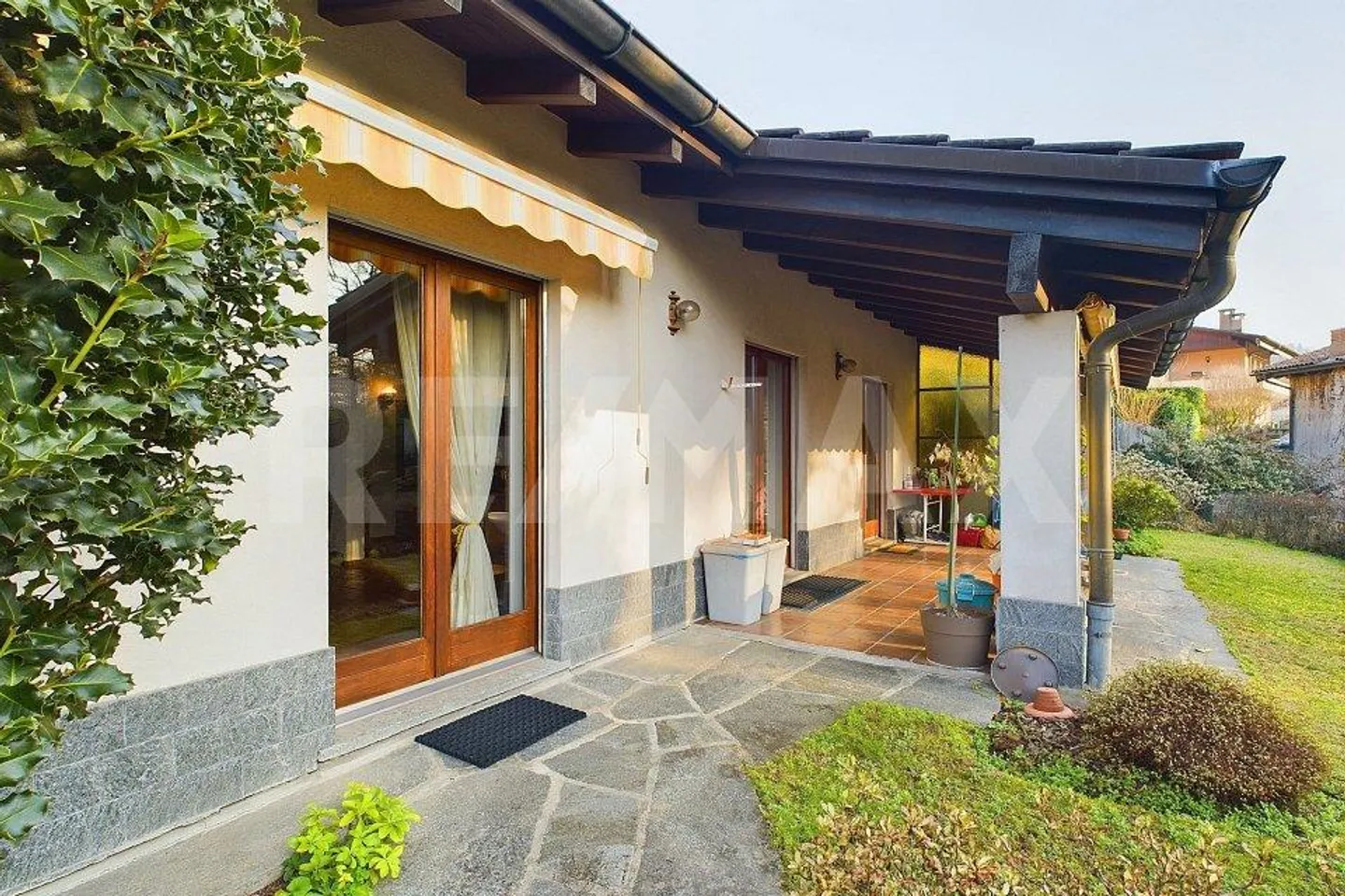 Eleganza e privacy a Muzzano - Villa con grande giardino privato - Foto 1 di 13