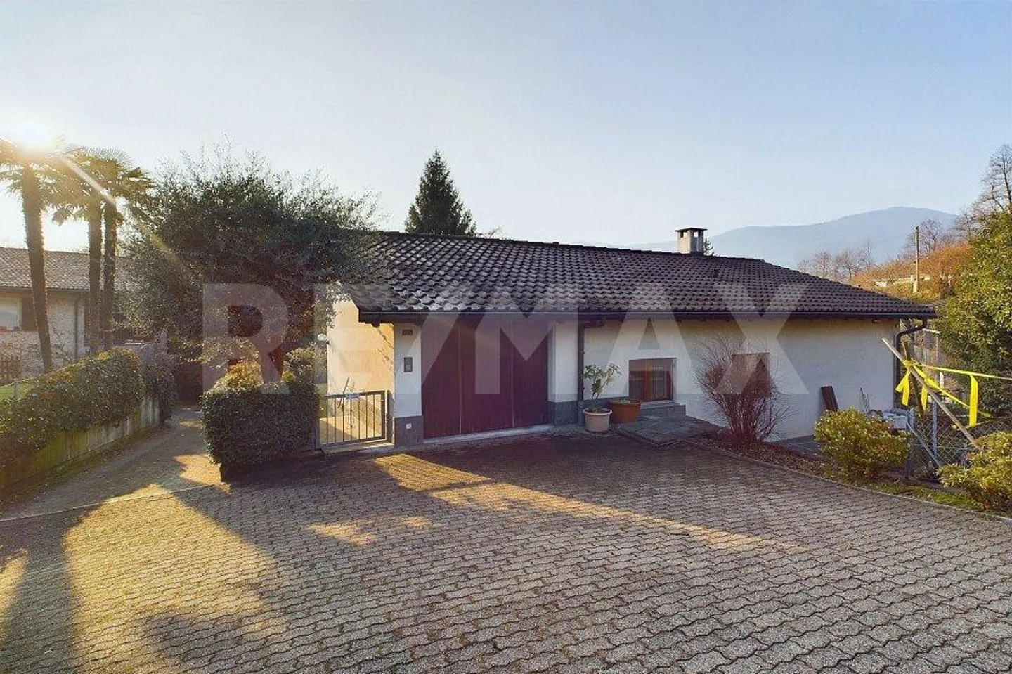 Eleganza e privacy a Muzzano - Villa con grande giardino privato - Foto 3 di 13