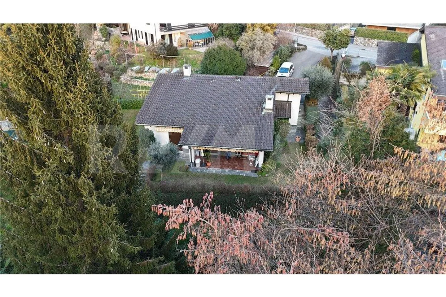 Eleganza e privacy a Muzzano - Villa con grande giardino privato - Foto 4 di 13