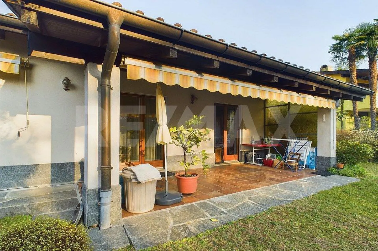 Eleganza e privacy a Muzzano - Villa con grande giardino privato - Foto 6 di 13