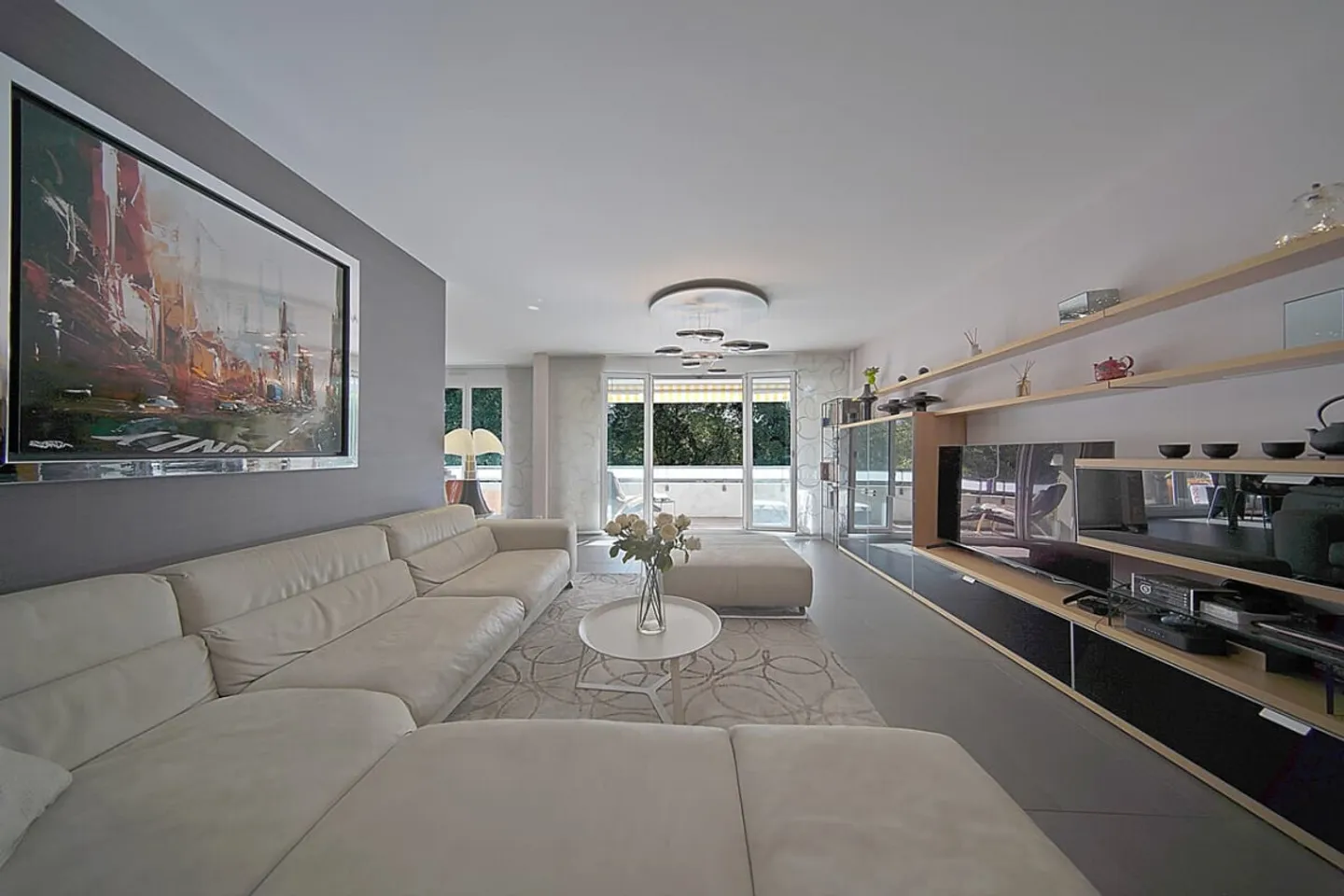 Spacious 3-room apartment, beautiful finish - Photo 1 of 13