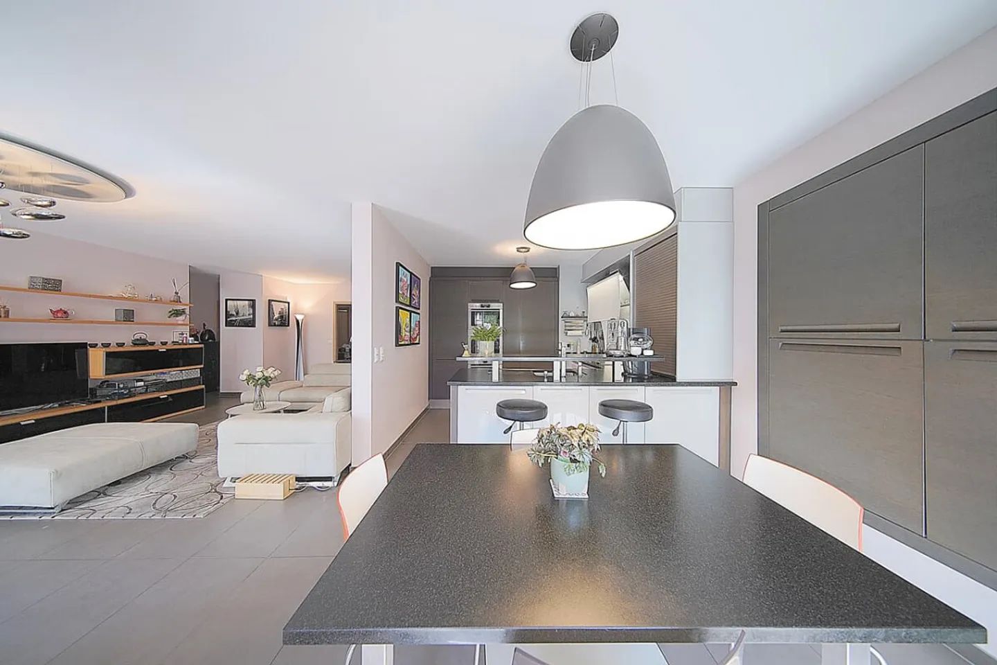 Spacious 3-room apartment, beautiful finish - Photo 4 of 13