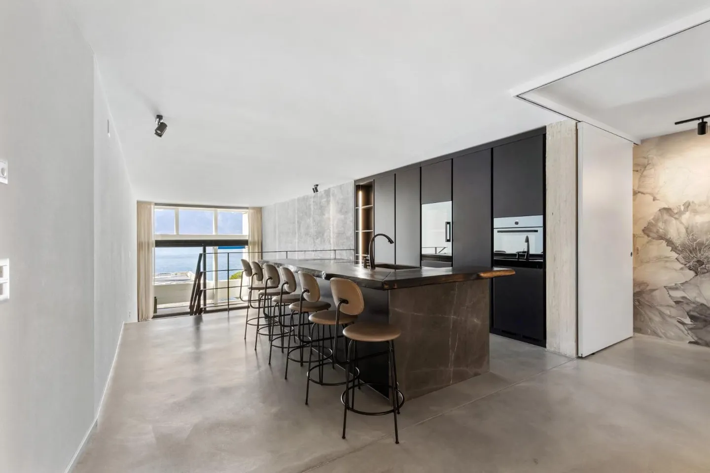 Bel appartamento / loft al 4° piano con 2,5 stanze con possibilità di farne 3,5 - Foto 1 di 13