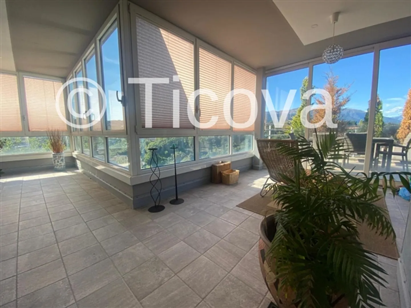 Attico con terrazza di 63 mq - Molto soleggiato, con vista panoramica sul lago - Foto 1 di 10