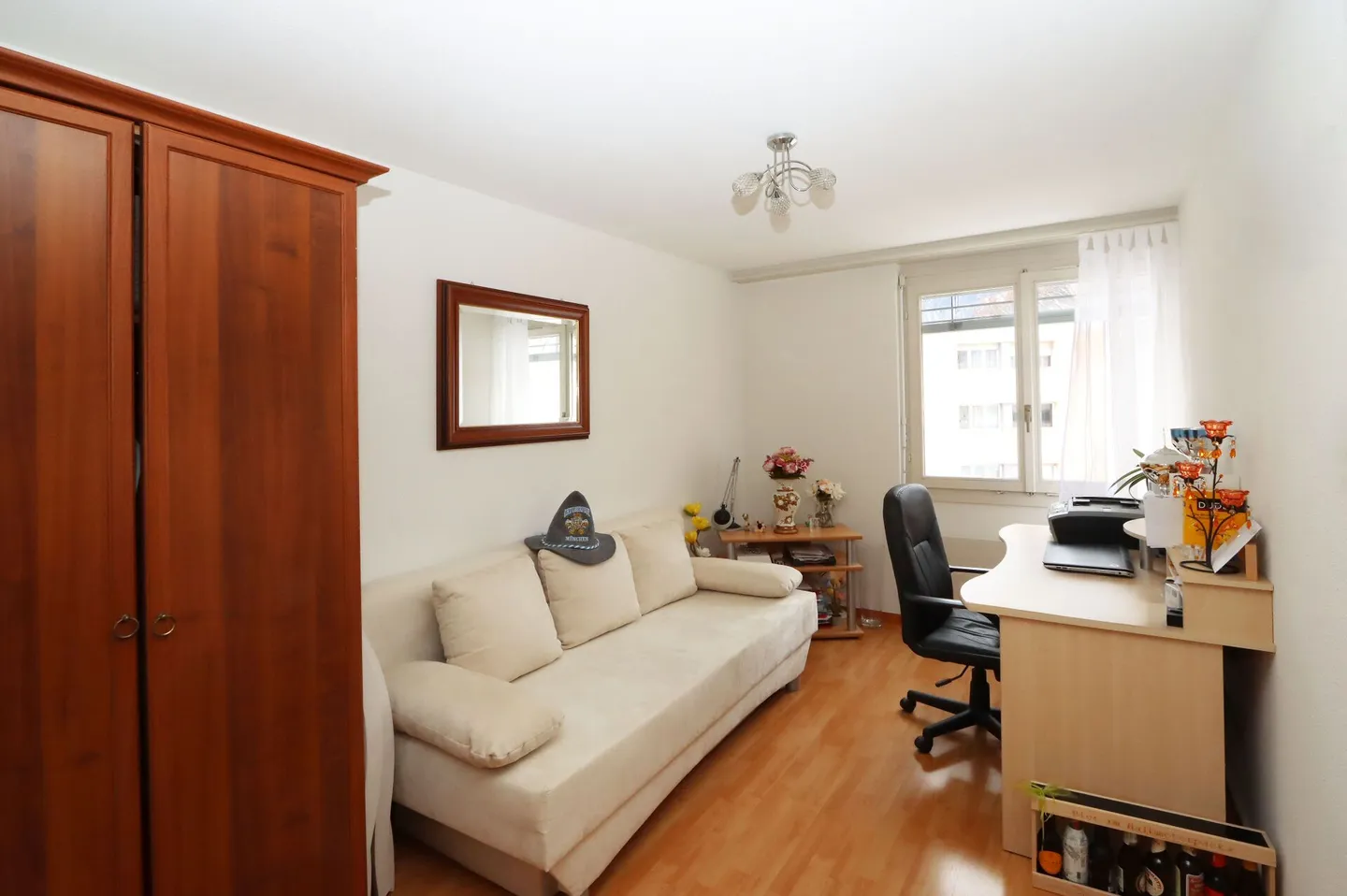 Appartamento 4.5 locali con posto auto in garage e balcone in posizione centrale a Näfels - Foto 5 di 14