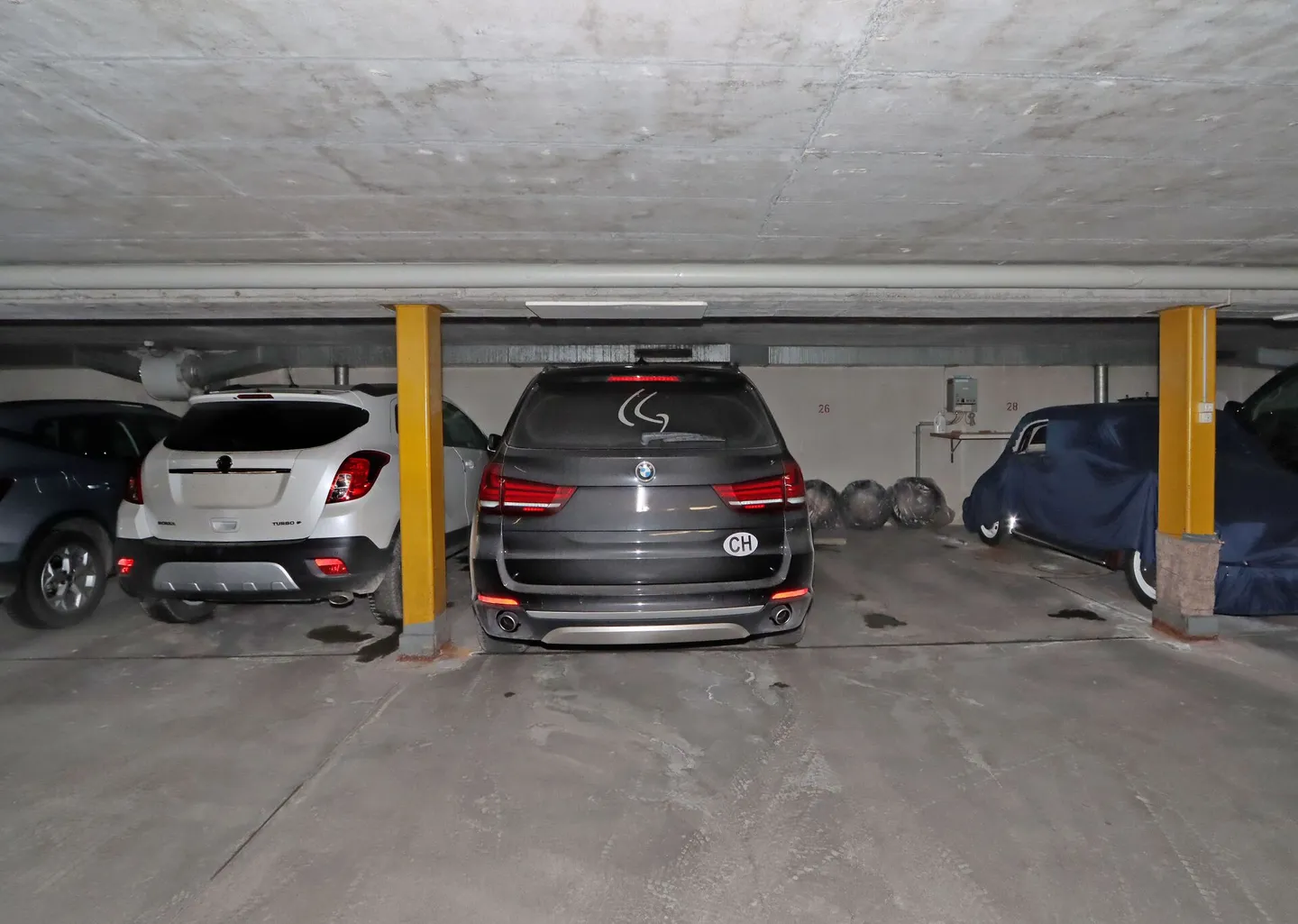 Appartamento 4.5 locali con posto auto in garage e balcone in posizione centrale a Näfels - Foto 13 di 14