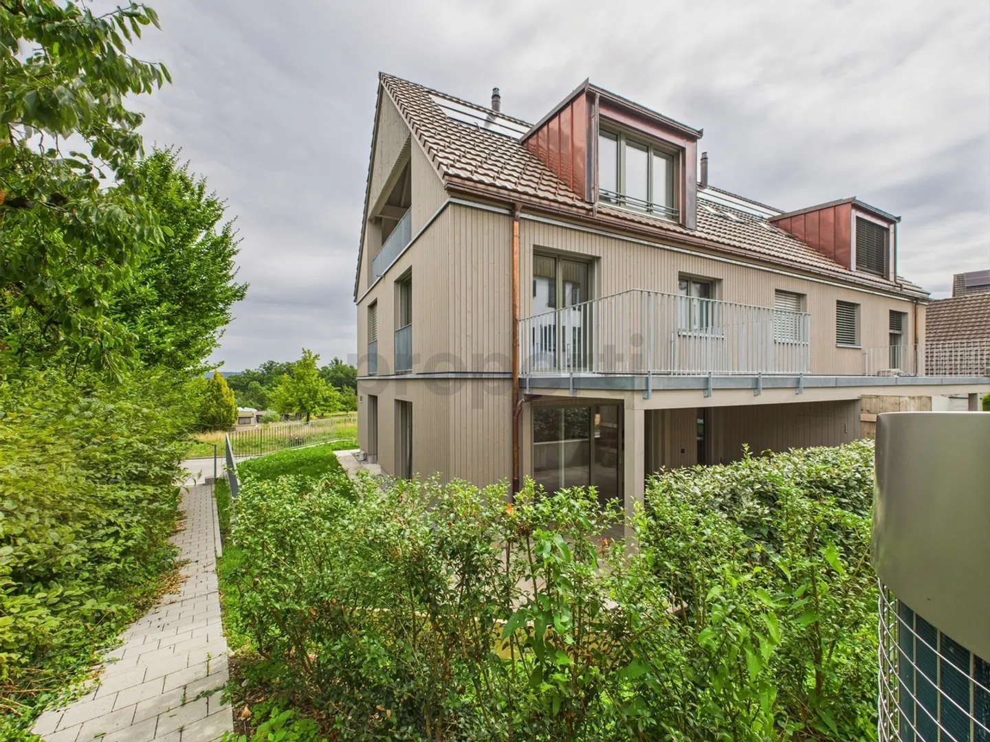 Casa a schiera moderna e sostenibile con vista a Horgen - Foto 1 di 12