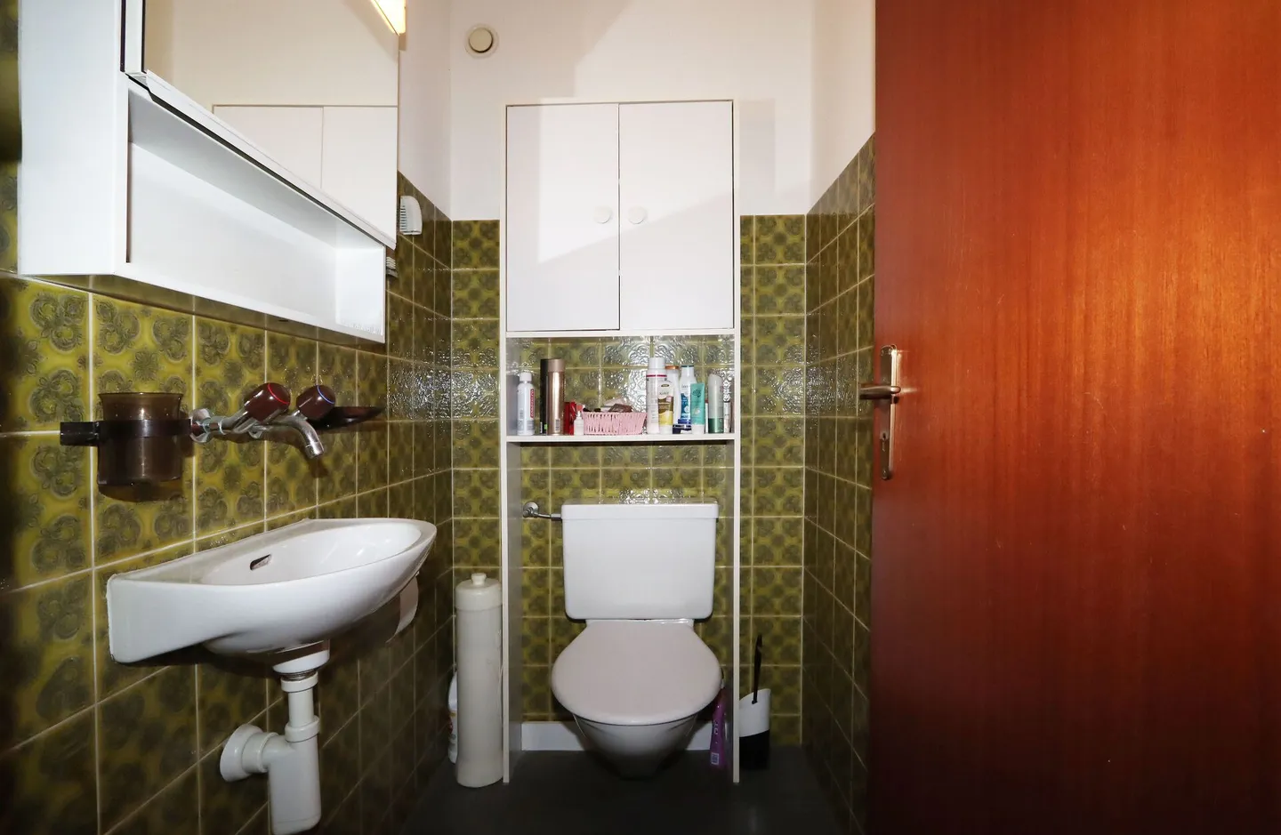 Appartamento 4.5 locali con posto auto in garage e balcone in posizione centrale a Näfels - Foto 10 di 14