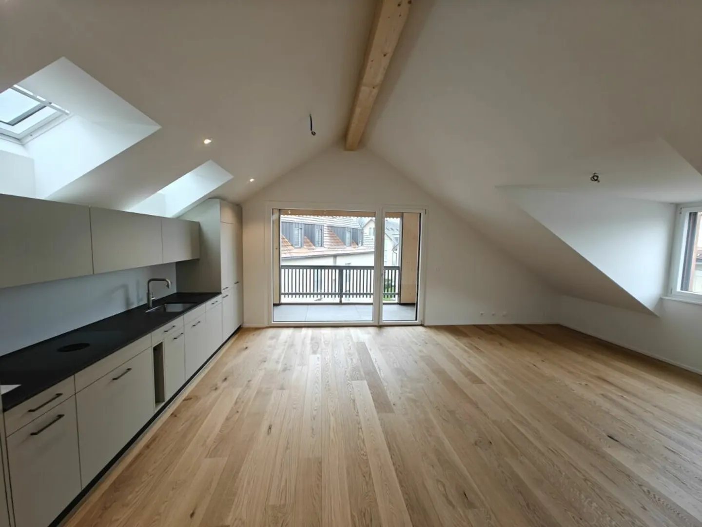 Nuovo appartamento con carattere accogliente nel cuore di Rüti - Foto 3 di 13