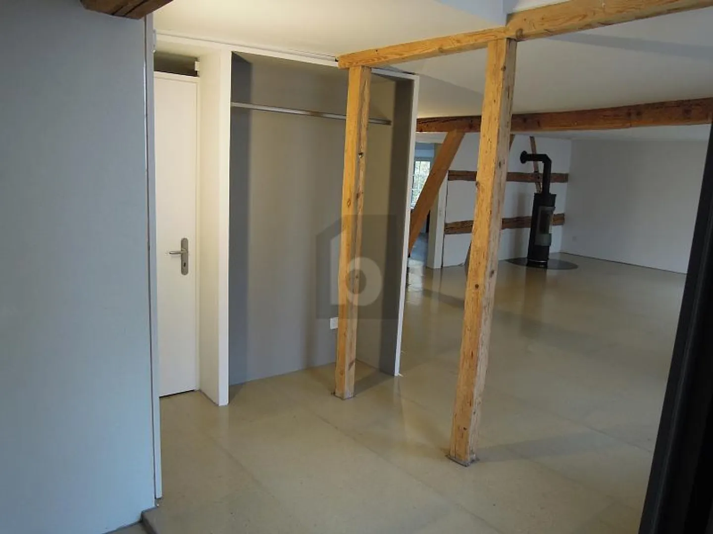 SPACIOUS IN IDYLLIC LOCATION - Photo 2 of 5