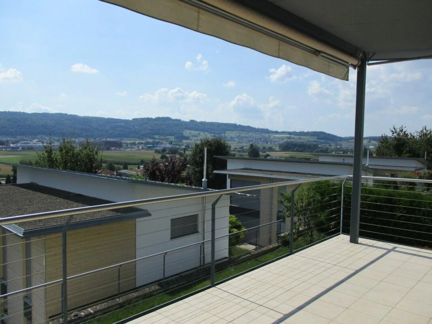 Ampio appartamento di 4 1/2 stanze con vista - Foto 2 di 11