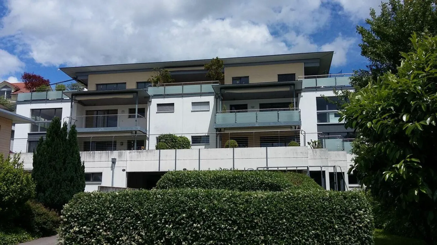 Ampio appartamento di 4 1/2 stanze con vista - Foto 3 di 11