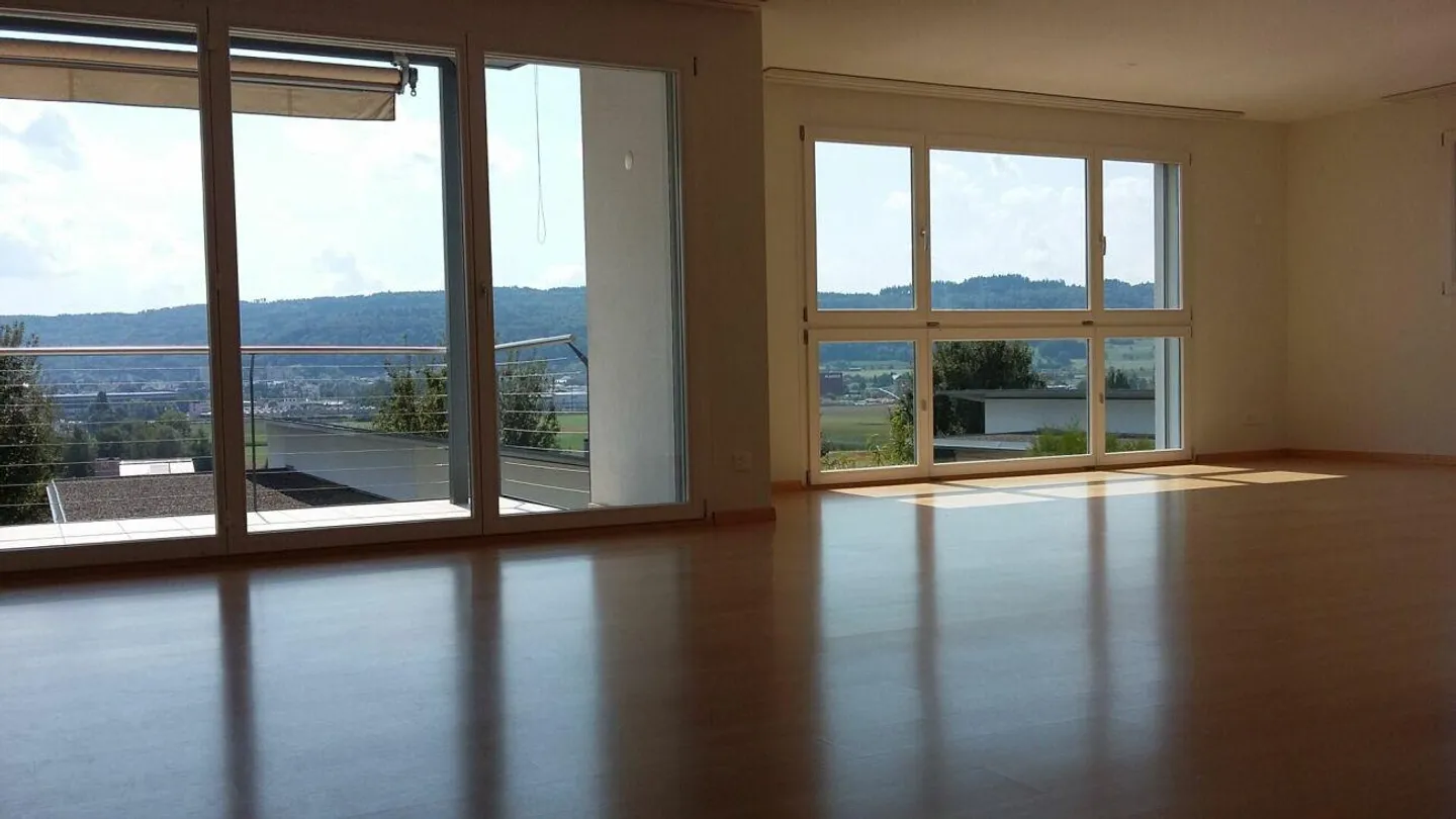 Ampio appartamento di 4 1/2 stanze con vista - Foto 5 di 11