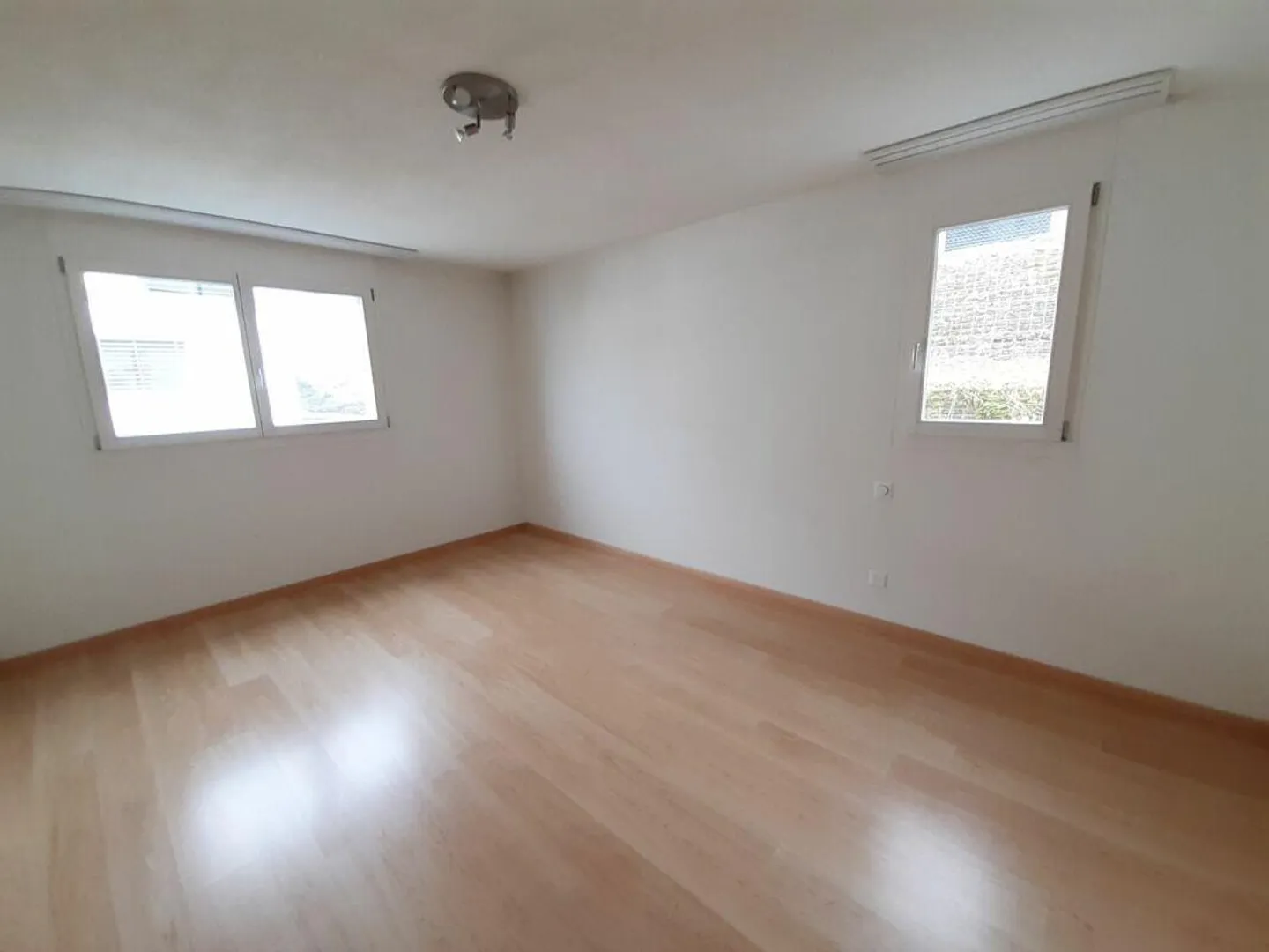 Ampio appartamento di 4 1/2 stanze con vista - Foto 6 di 11