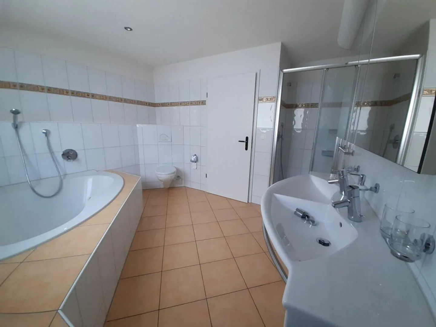 Ampio appartamento di 4 1/2 stanze con vista - Foto 7 di 11