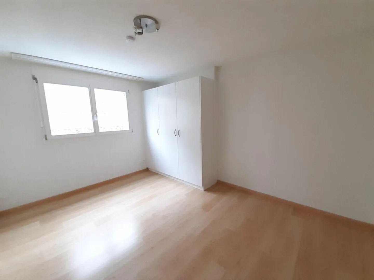 Ampio appartamento di 4 1/2 stanze con vista - Foto 8 di 11