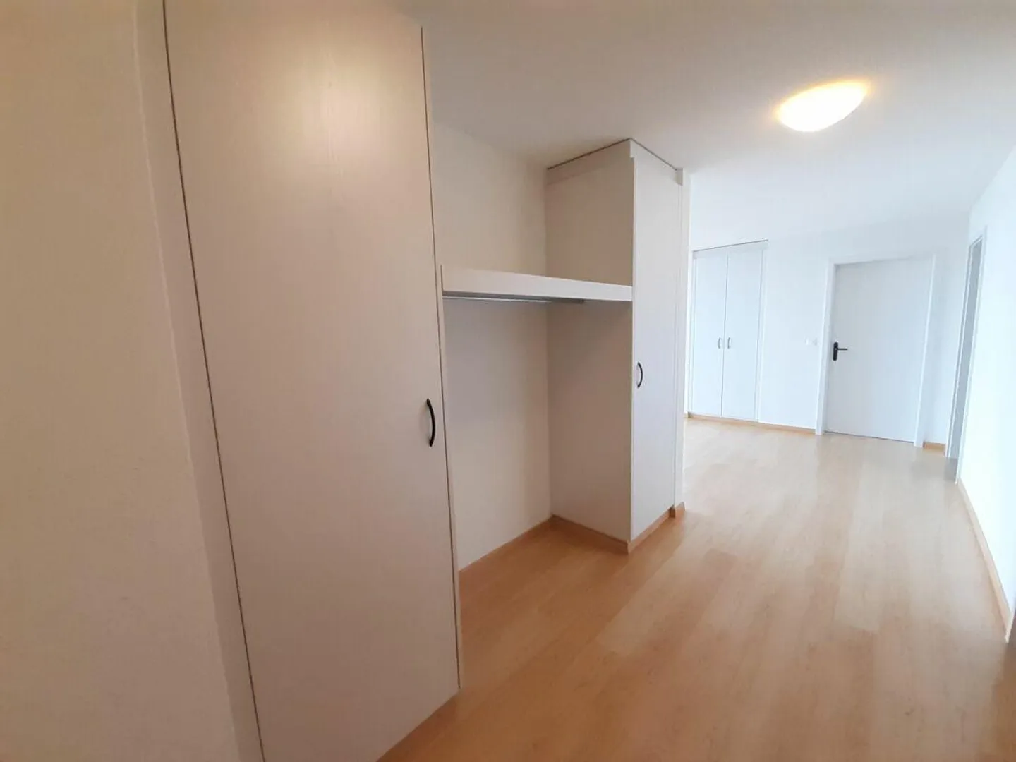 Ampio appartamento di 4 1/2 stanze con vista - Foto 9 di 11