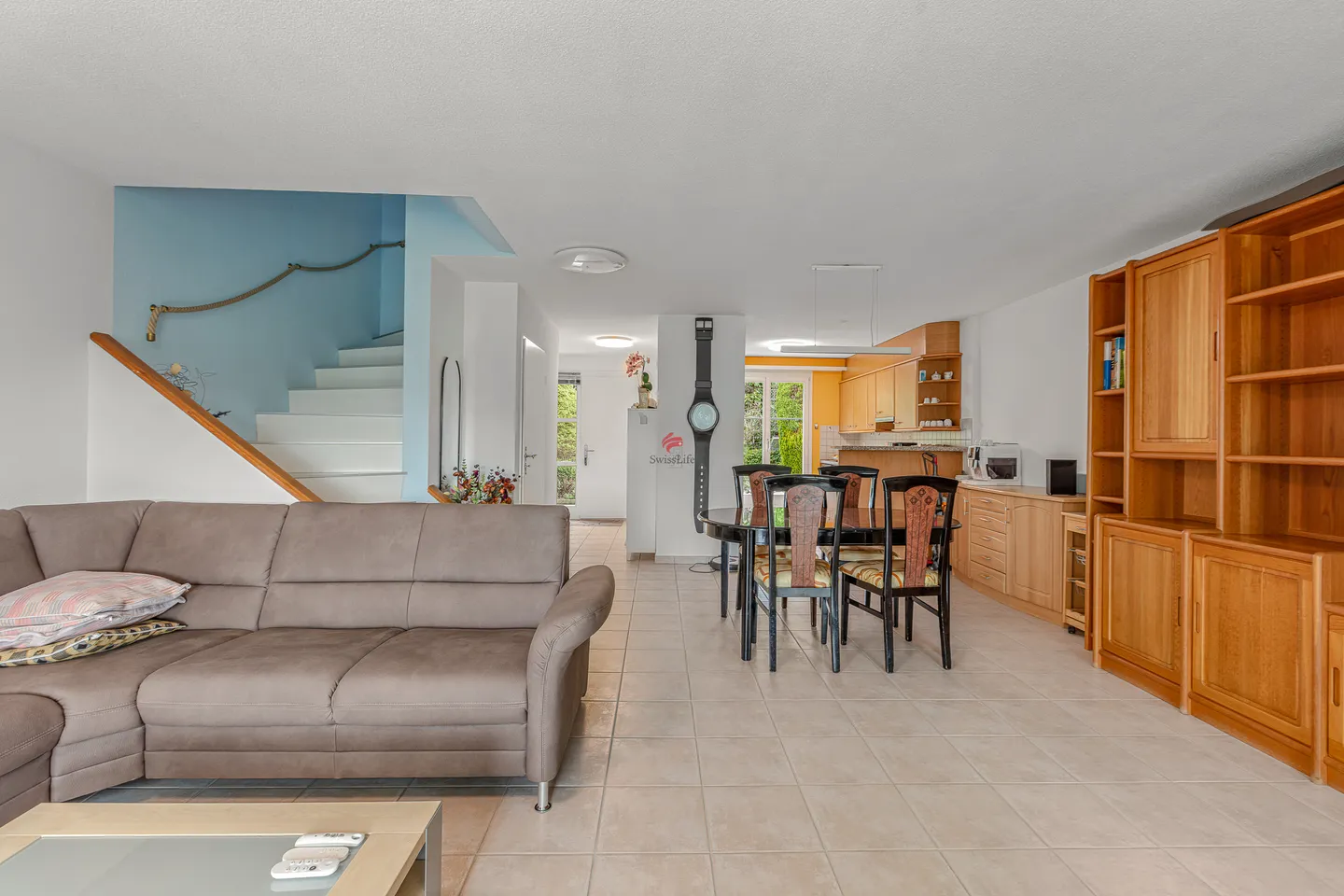 Idylle familiale dans la forêt verte - Photo 3 sur 12