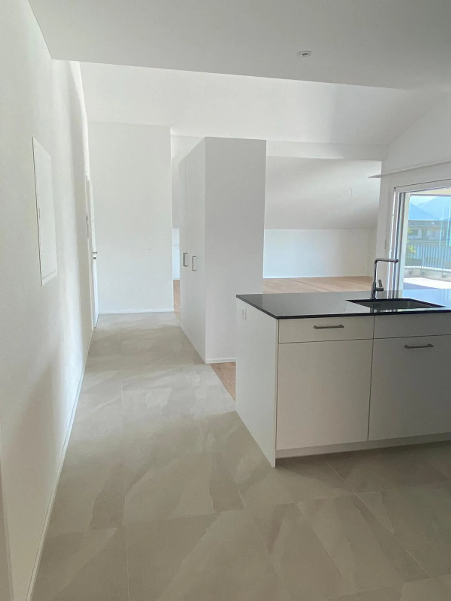 Grosszügige Dachwohnung mit Aussicht - Foto 4 von 7