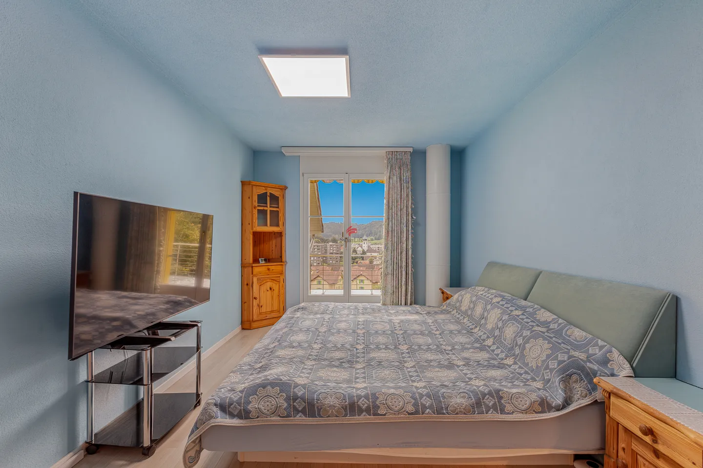 Idylle familiale dans la forêt verte - Photo 6 sur 12