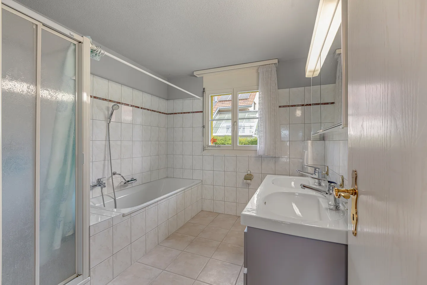 Idylle familiale dans la forêt verte - Photo 9 sur 12