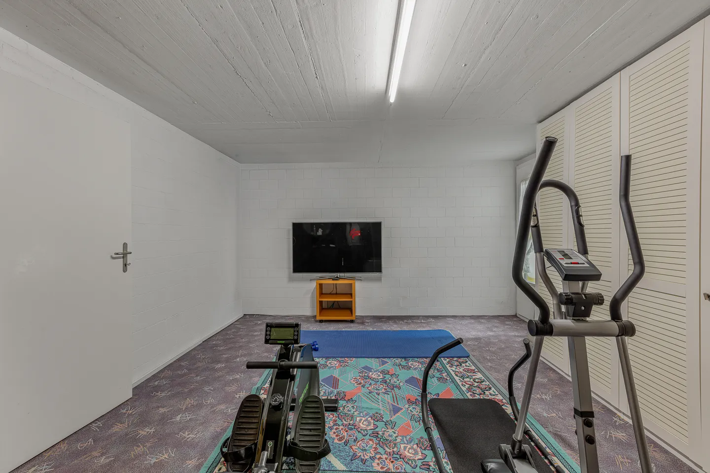 Idylle familiale dans la forêt verte - Photo 10 sur 12