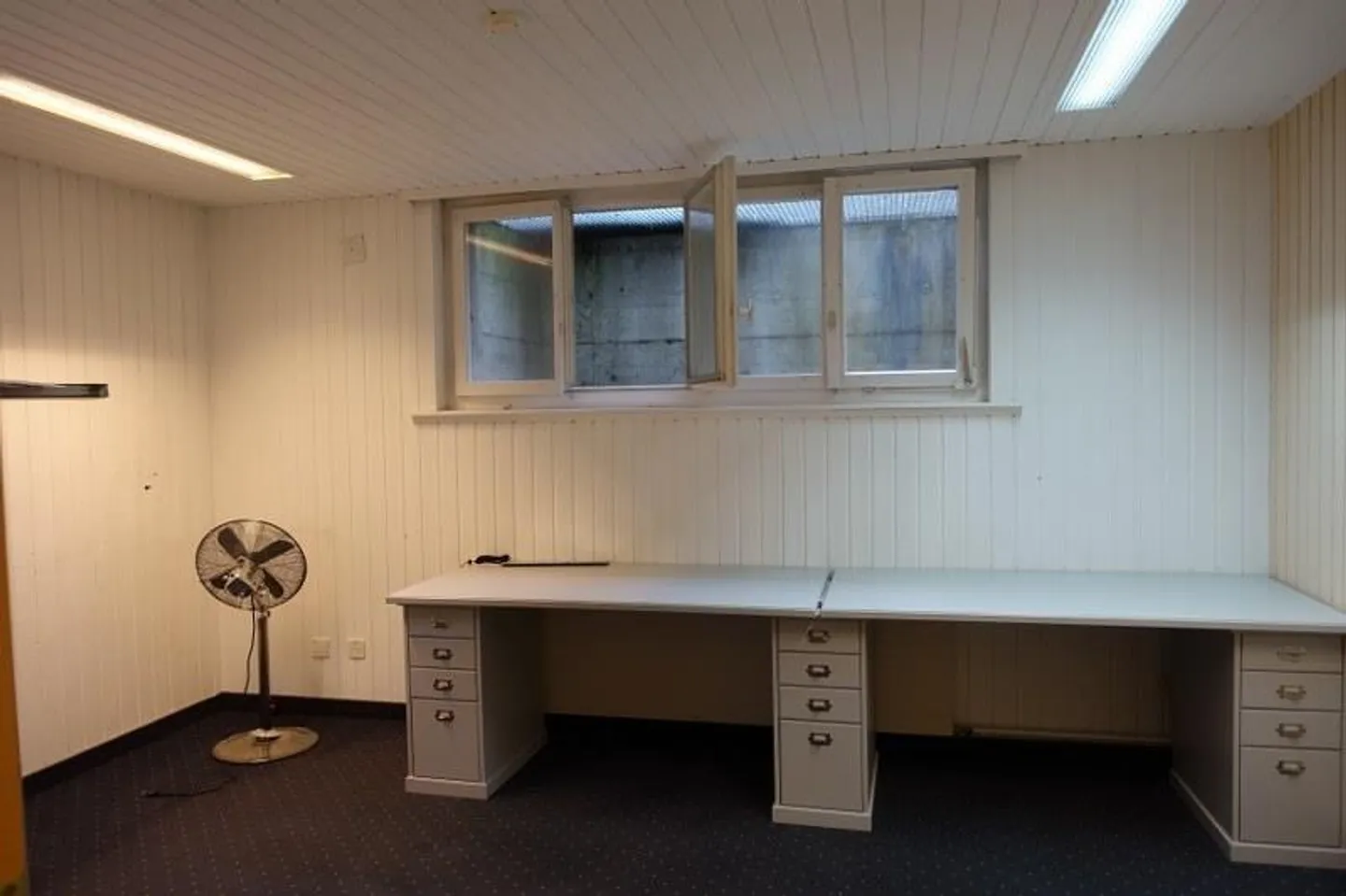 Magazzino nel seminterrato con ascensore per merci - Foto 4 di 8