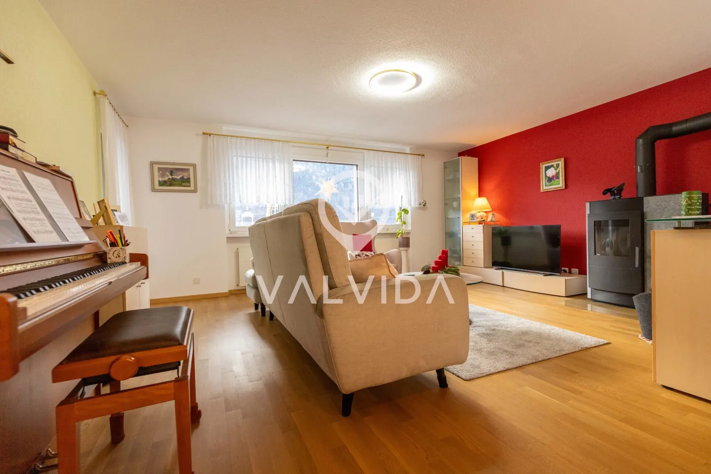 Living with a View: Stylish 4.5-Room Apartment with Terrace & Garage - Photo 4 of 12