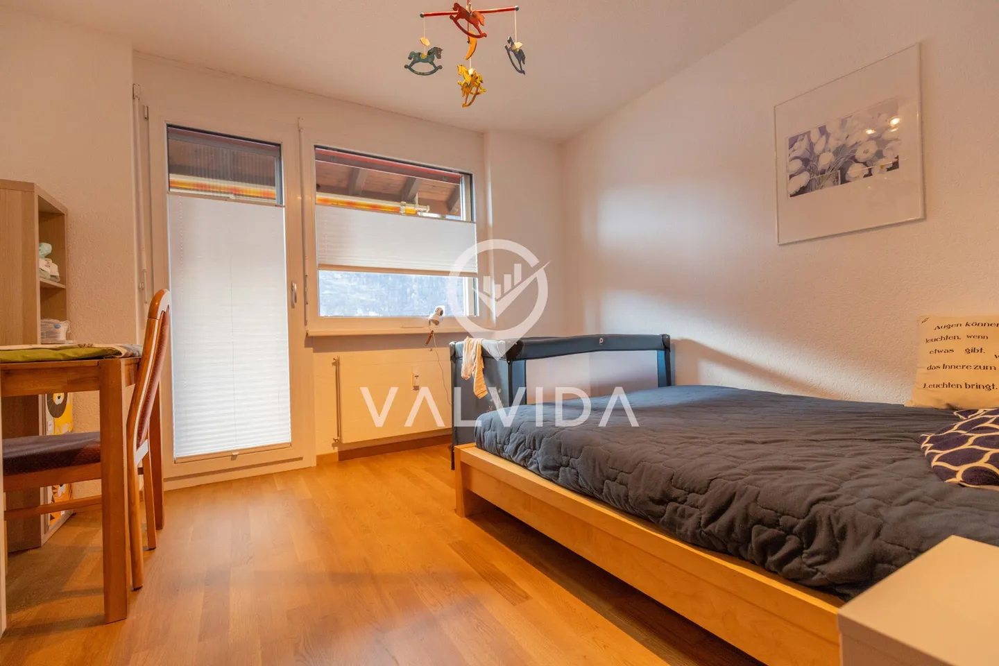 Living with a View: Stylish 4.5-Room Apartment with Terrace & Garage - Photo 5 of 12