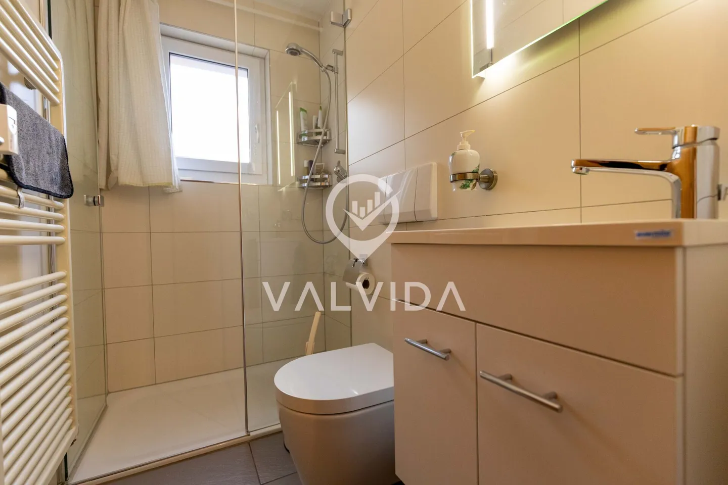 Living with a View: Stylish 4.5-Room Apartment with Terrace & Garage - Photo 7 of 12