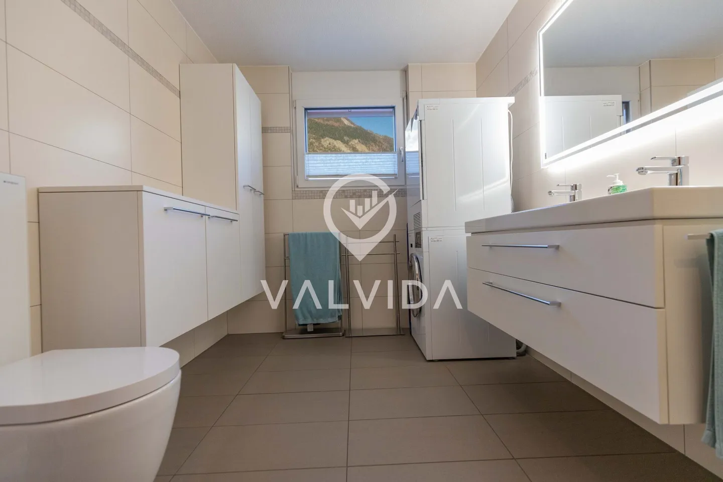 Living with a View: Stylish 4.5-Room Apartment with Terrace & Garage - Photo 6 of 12