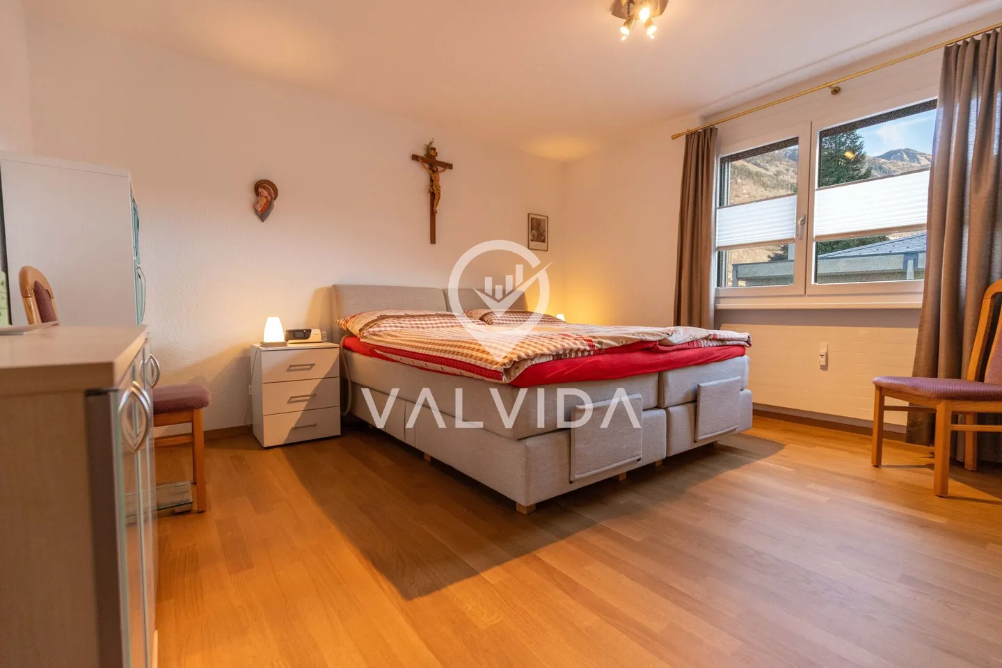 Living with a View: Stylish 4.5-Room Apartment with Terrace & Garage - Photo 8 of 12