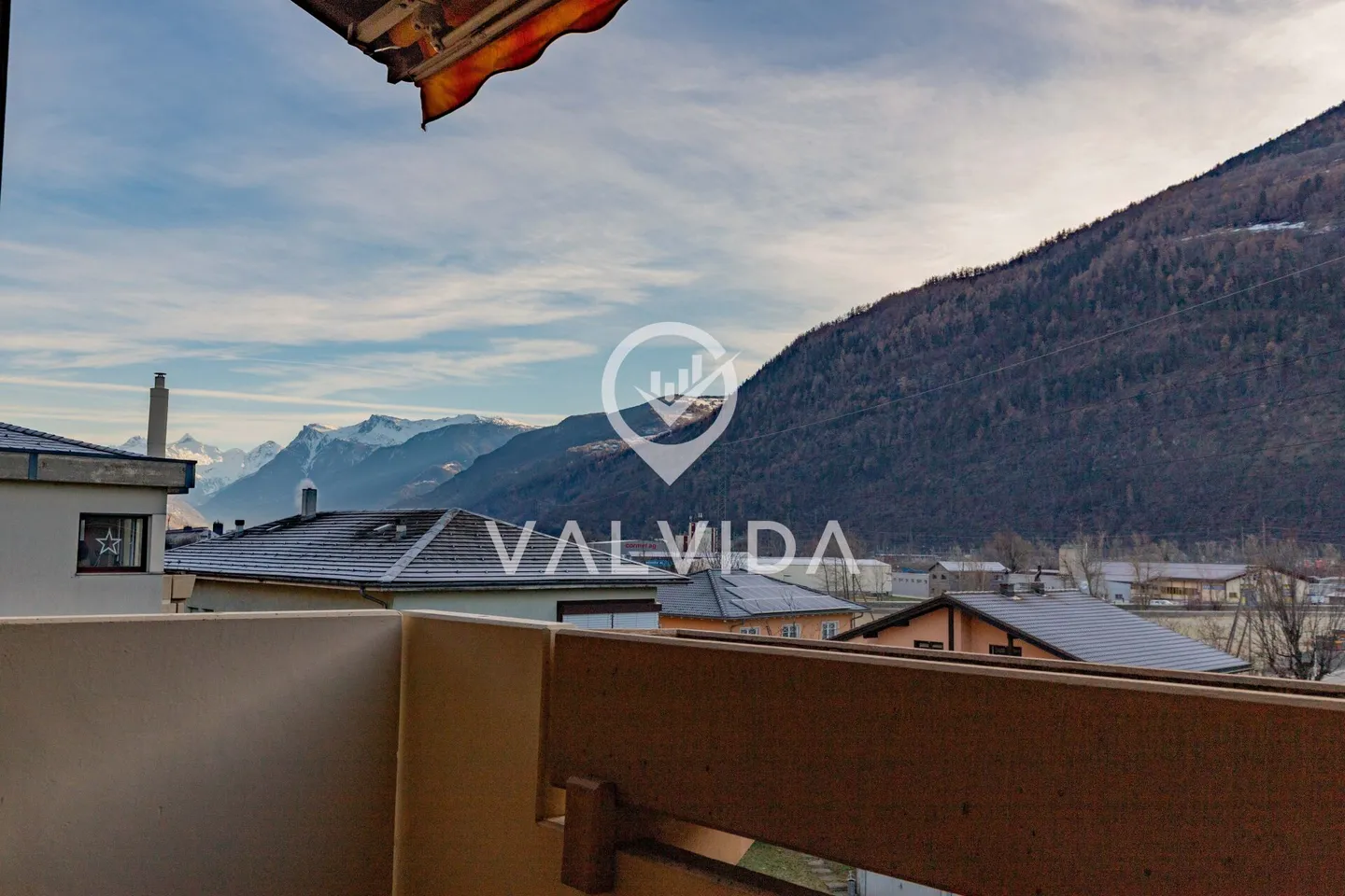 Living with a View: Stylish 4.5-Room Apartment with Terrace & Garage - Photo 11 of 12