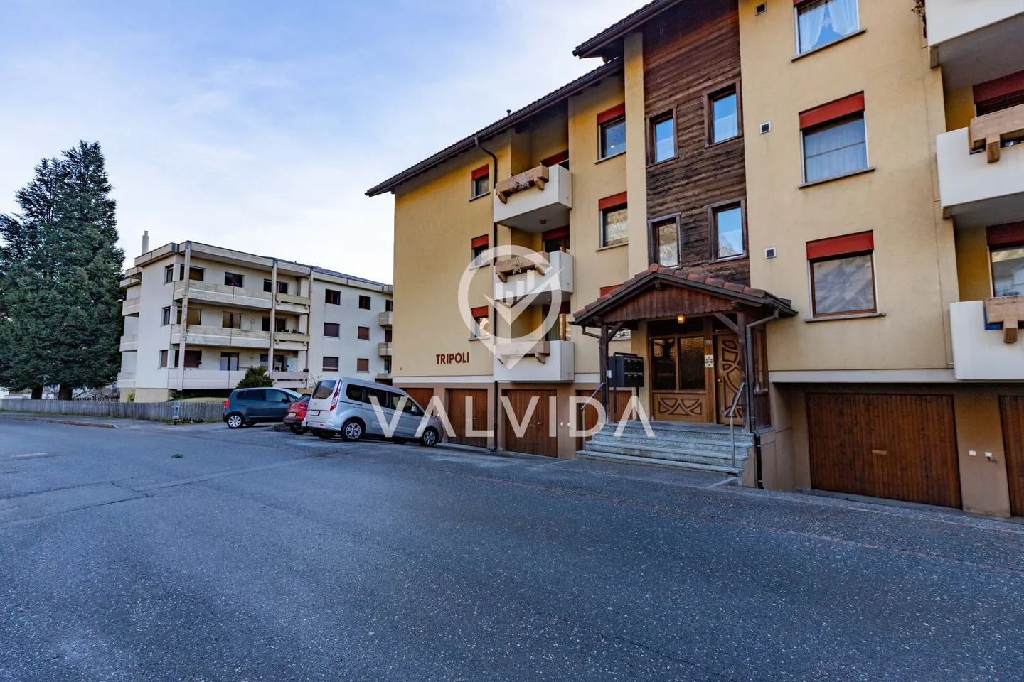 Living with a View: Stylish 4.5-Room Apartment with Terrace & Garage - Photo 12 of 12