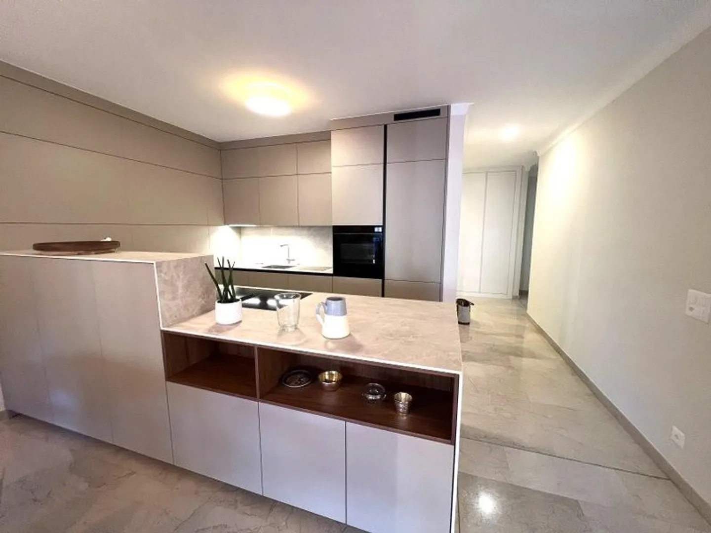Prestigious penthouse apartment with 3.5 rooms directly on the lake shore - Photo 4 of 13