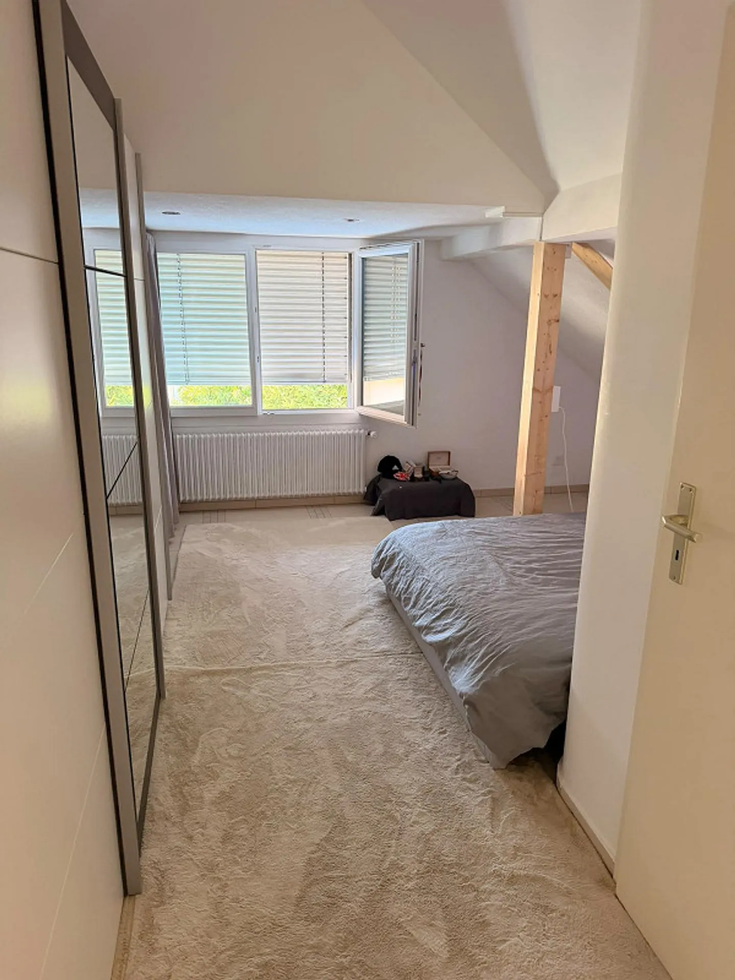 Charmante Dachwohnung mit Terrasse - Foto 9 von 14