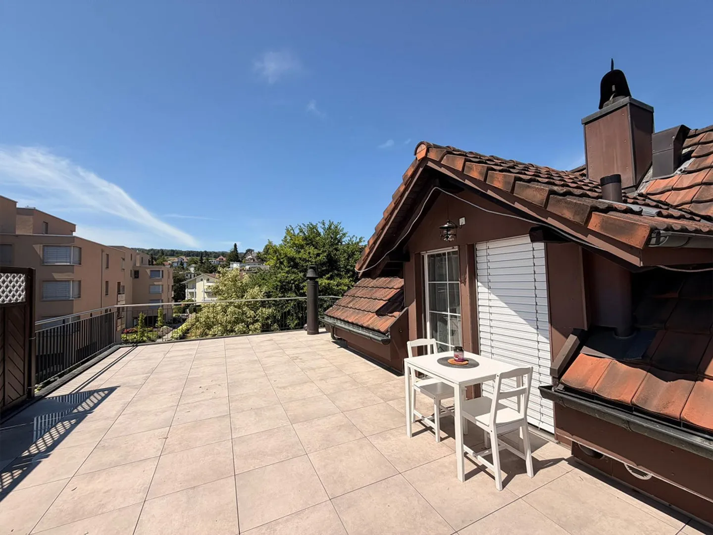 Charmante Dachwohnung mit Terrasse - Foto 10 von 14