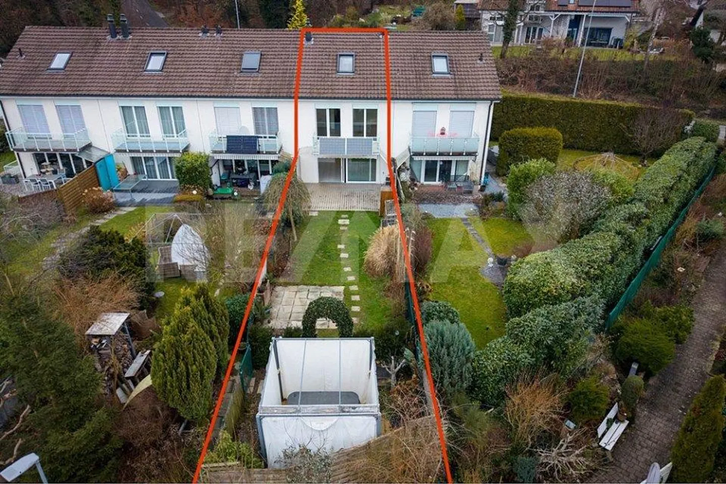 Maison mitoyenne avec quatre chambres et jardin à Remetschwil - Photo 1 sur 13