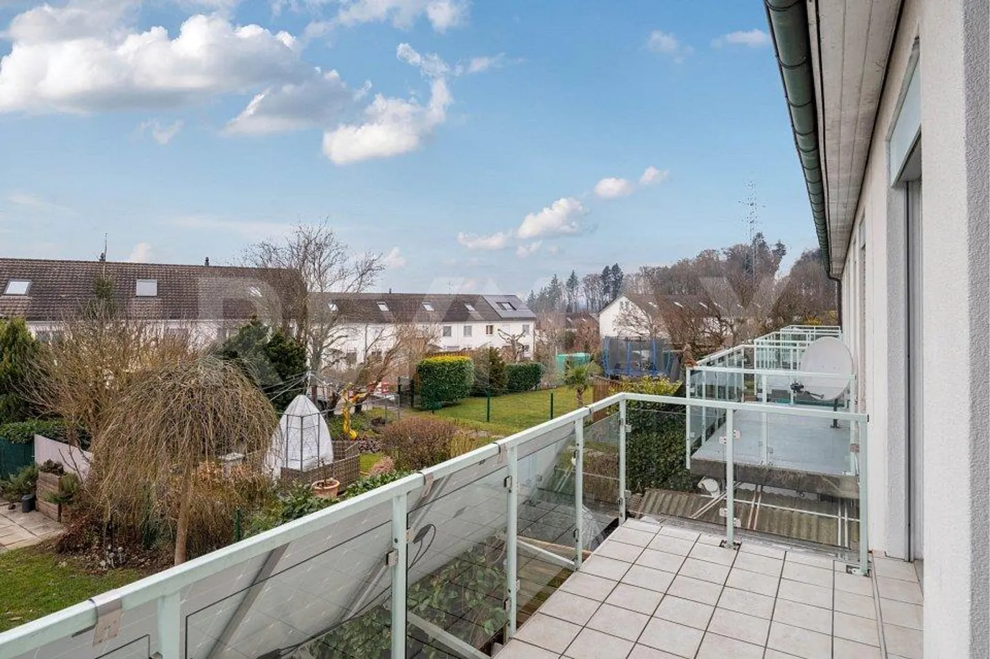 Maison mitoyenne avec quatre chambres et jardin à Remetschwil - Photo 4 sur 13