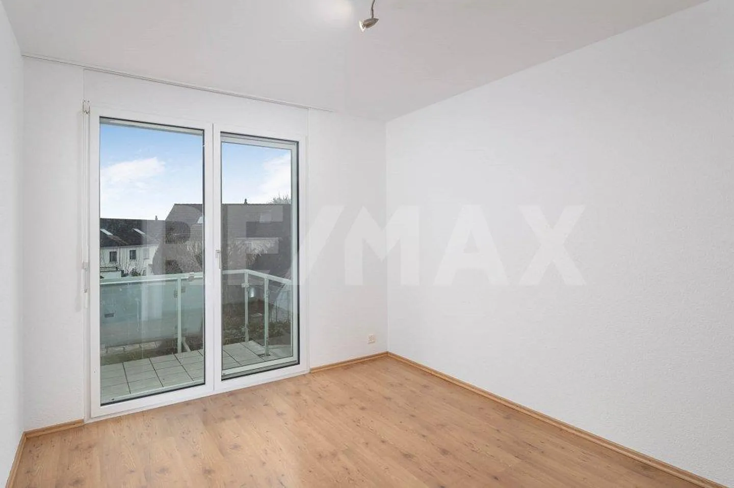 Maison mitoyenne avec quatre chambres et jardin à Remetschwil - Photo 5 sur 13