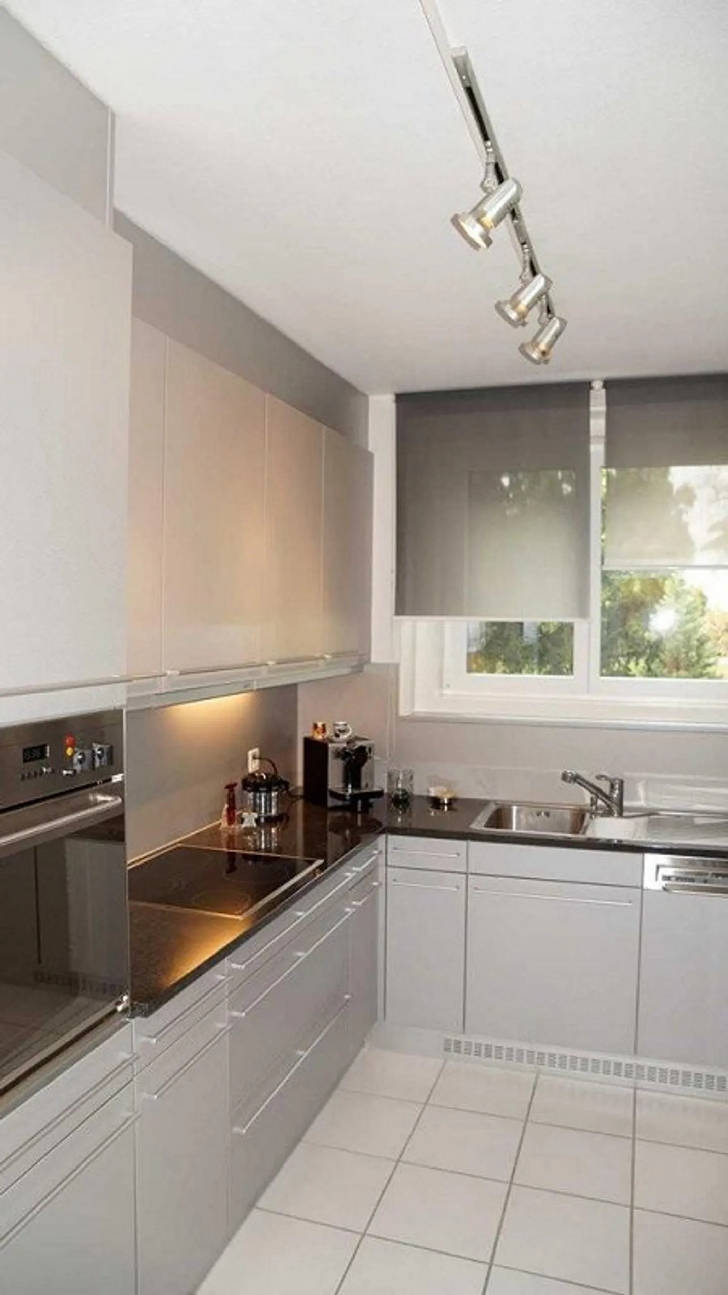 Limité jusqu'au 31.03.2027 - Appartement 2 pièces confortable directement au bord du lac - Photo 2 sur 7