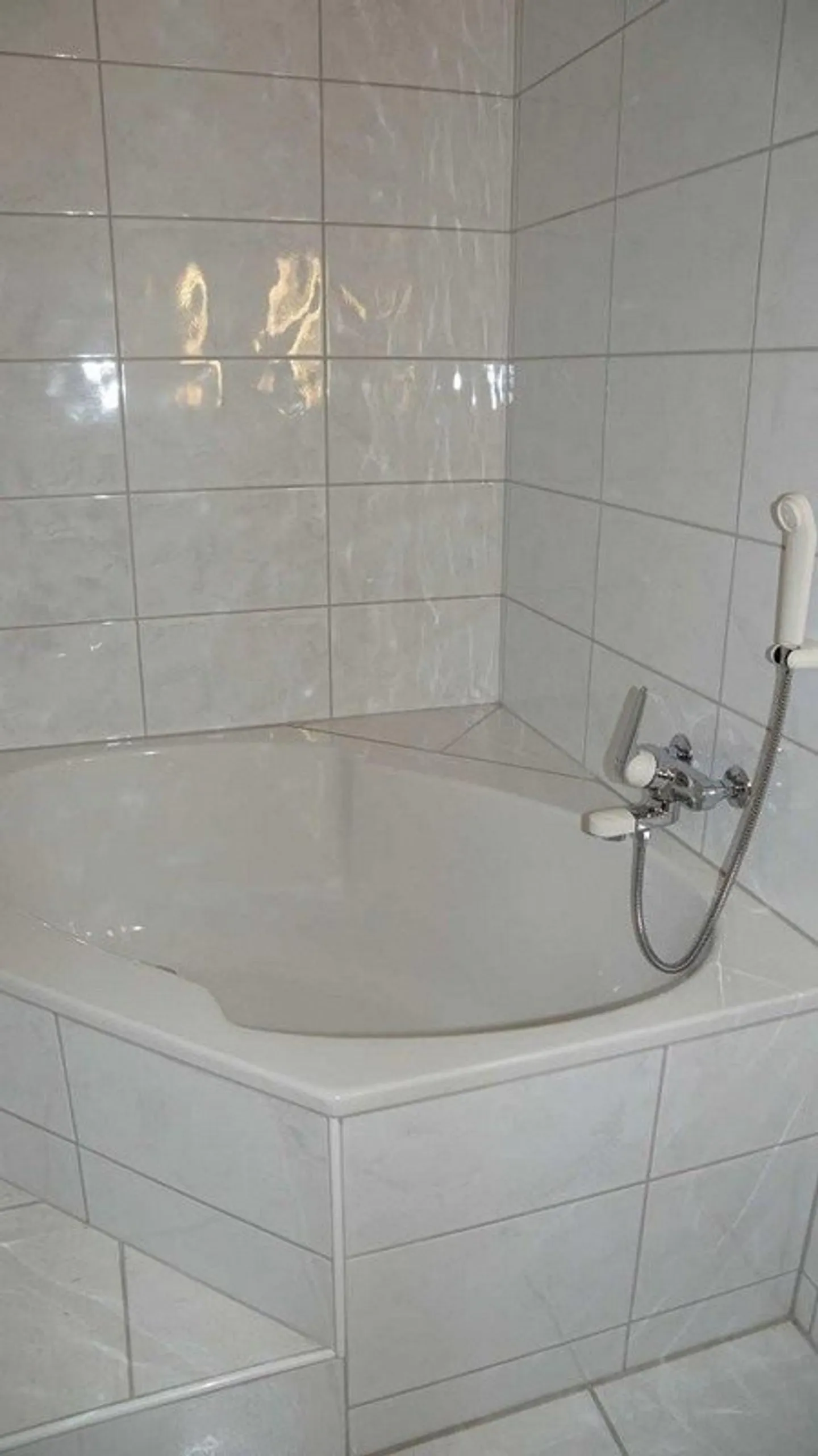 Limité jusqu'au 31.03.2027 - Appartement 2 pièces confortable directement au bord du lac - Photo 5 sur 7