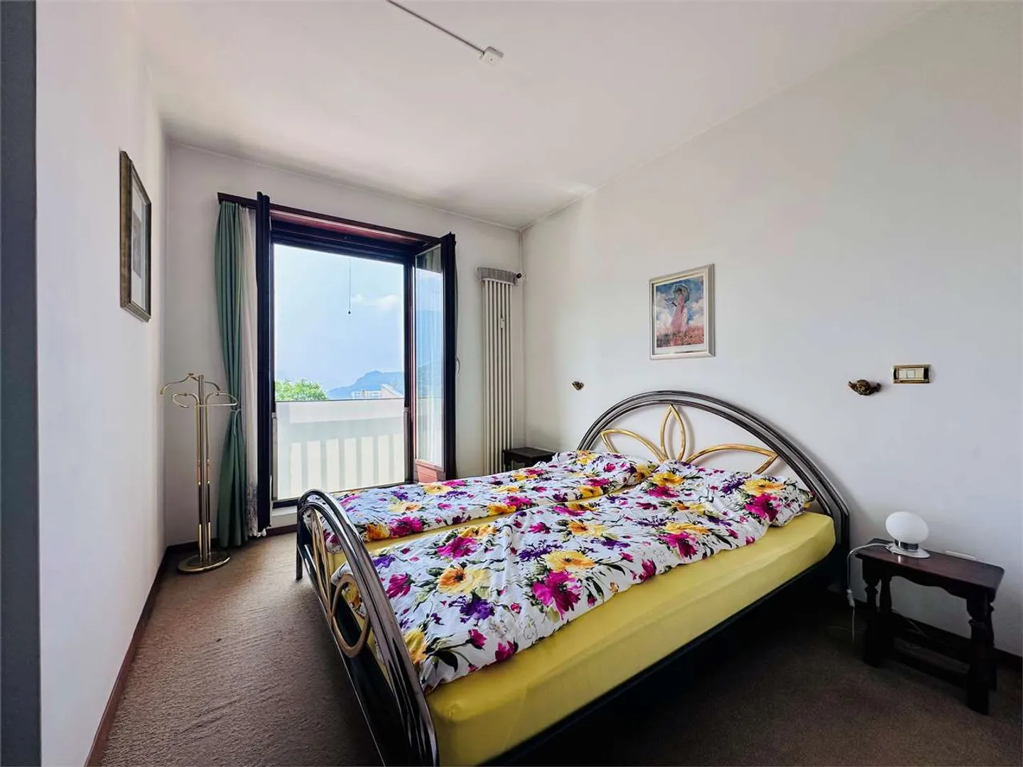 Spacious 2.5-room apartment with terrace and lake view as well as swimming pool - Photo 9 of 13