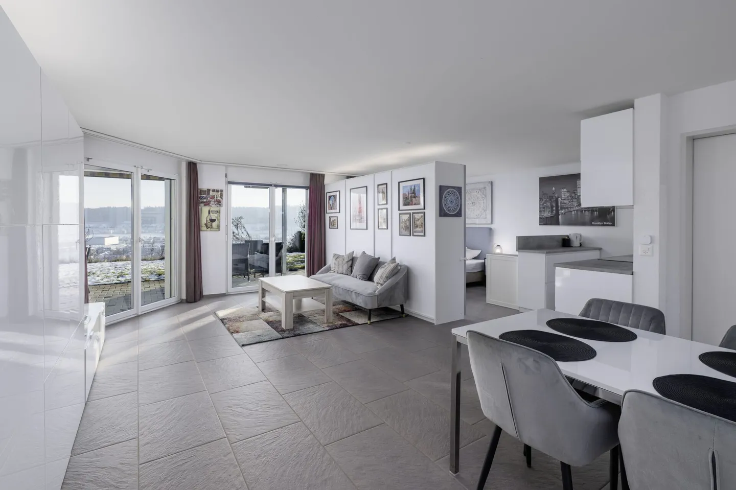 Vie panoramique dans un emplacement exclusif en pente - Photo 3 sur 4