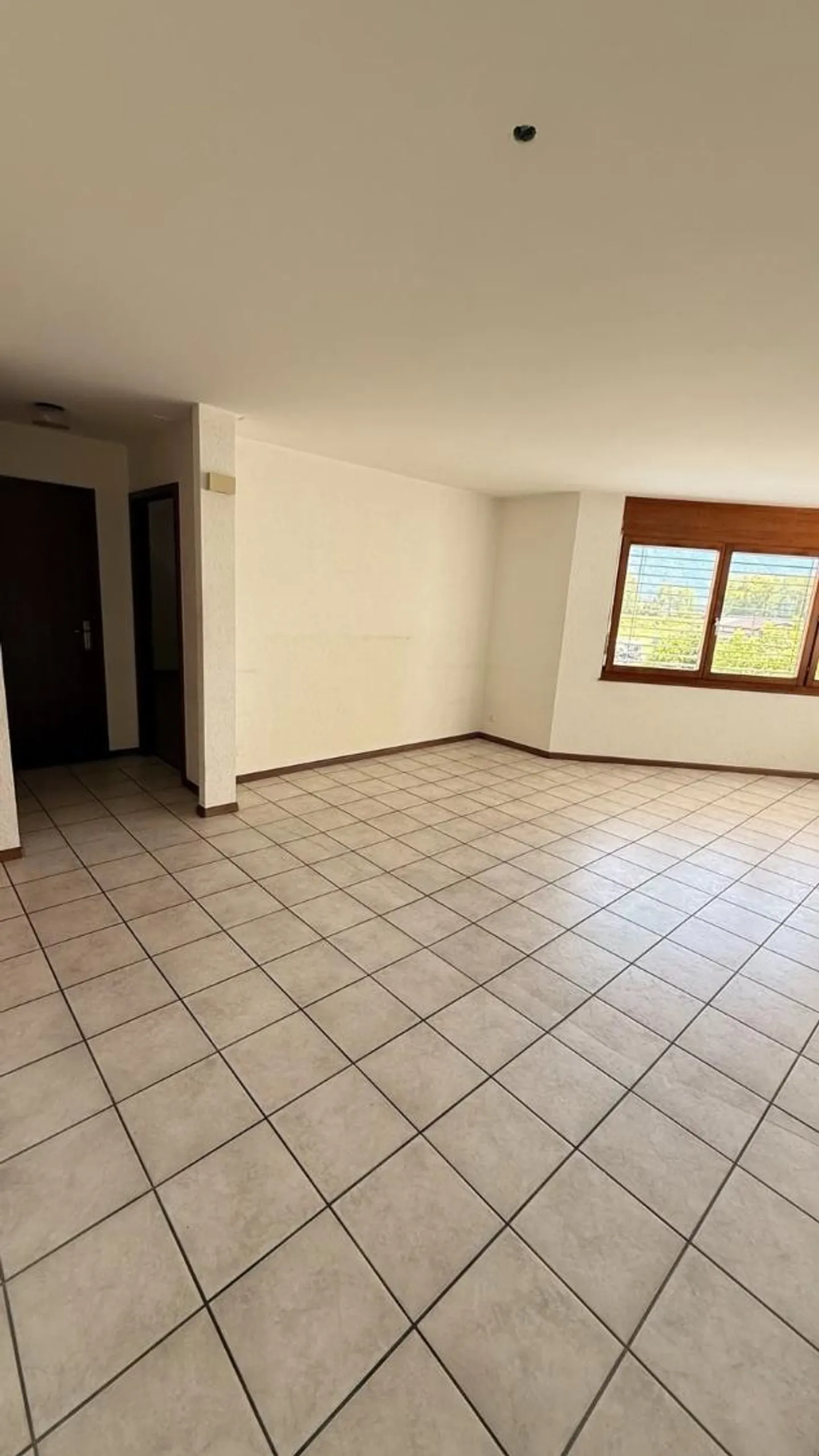 Charming 2.5 rooms on the 2nd floor in Fully - Photo 4 of 7