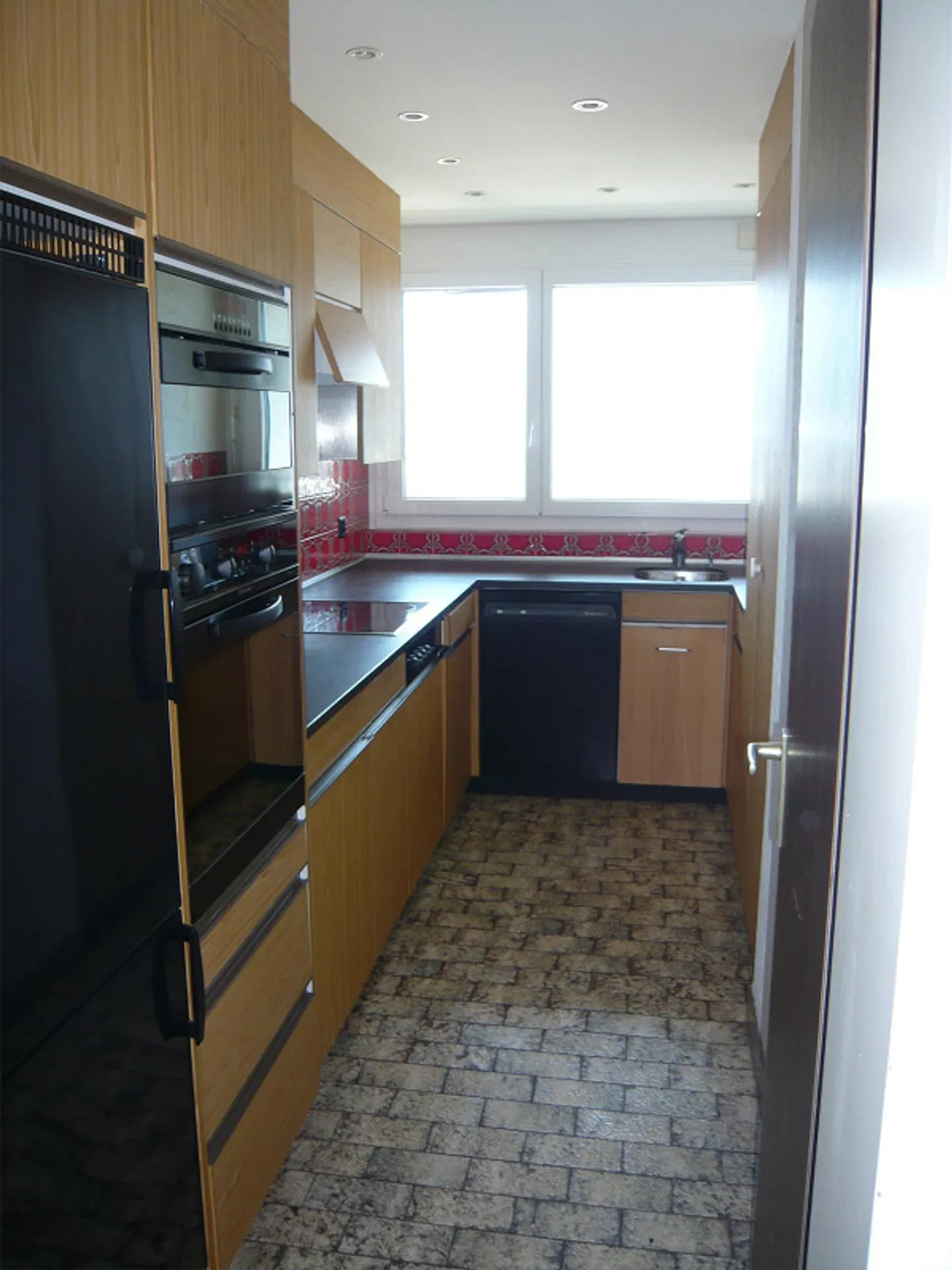 very large 5 1/2 room apartment 16th floor with beautiful view - Photo 10 of 13