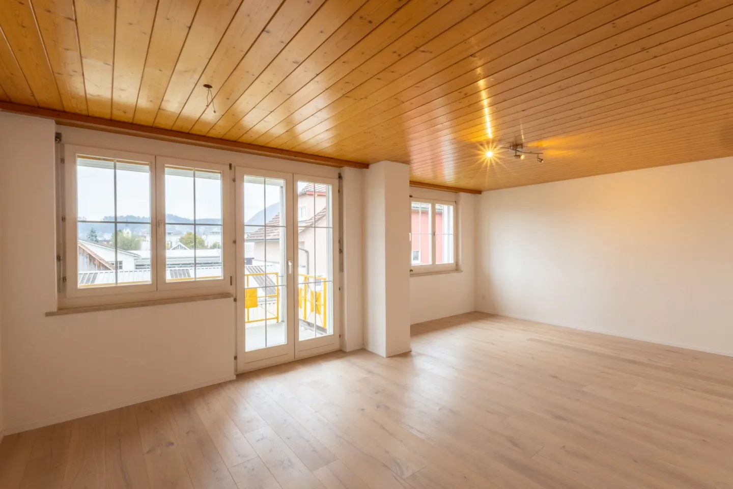 HELLE 4.5-ZIMMER-WOHNUNG MIT WUNDERBARER AUSSICHT - Foto 1 von 9