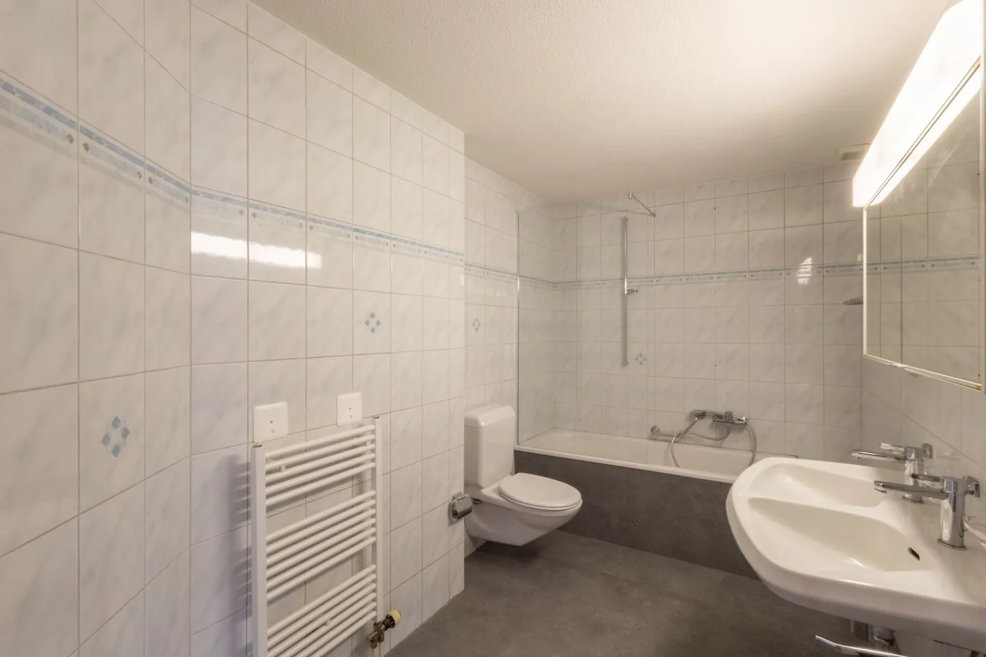 HELLE 4.5-ZIMMER-WOHNUNG MIT WUNDERBARER AUSSICHT - Foto 6 von 9