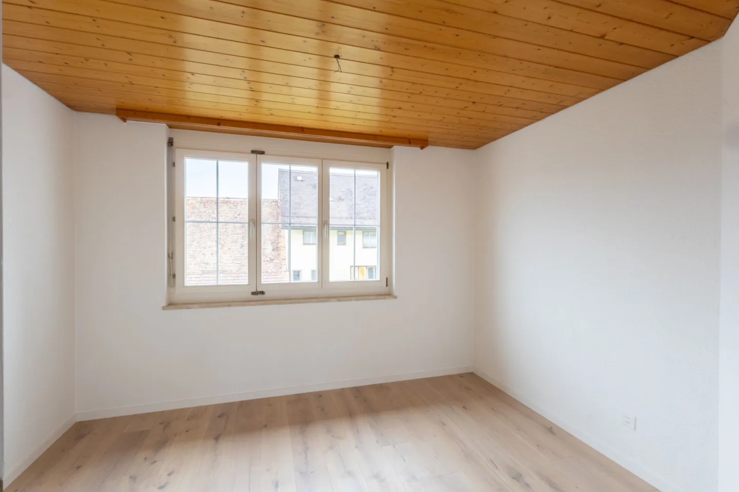 HELLE 4.5-ZIMMER-WOHNUNG MIT WUNDERBARER AUSSICHT - Foto 7 von 9